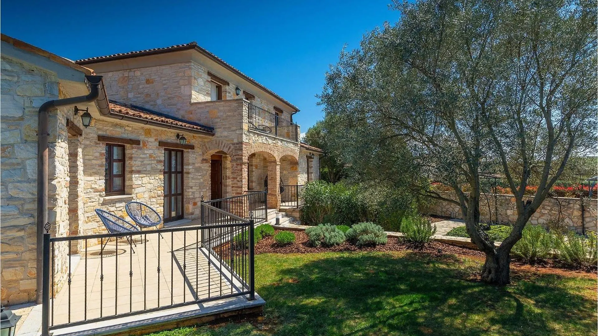 Villa Campanula Barat  Holiday home