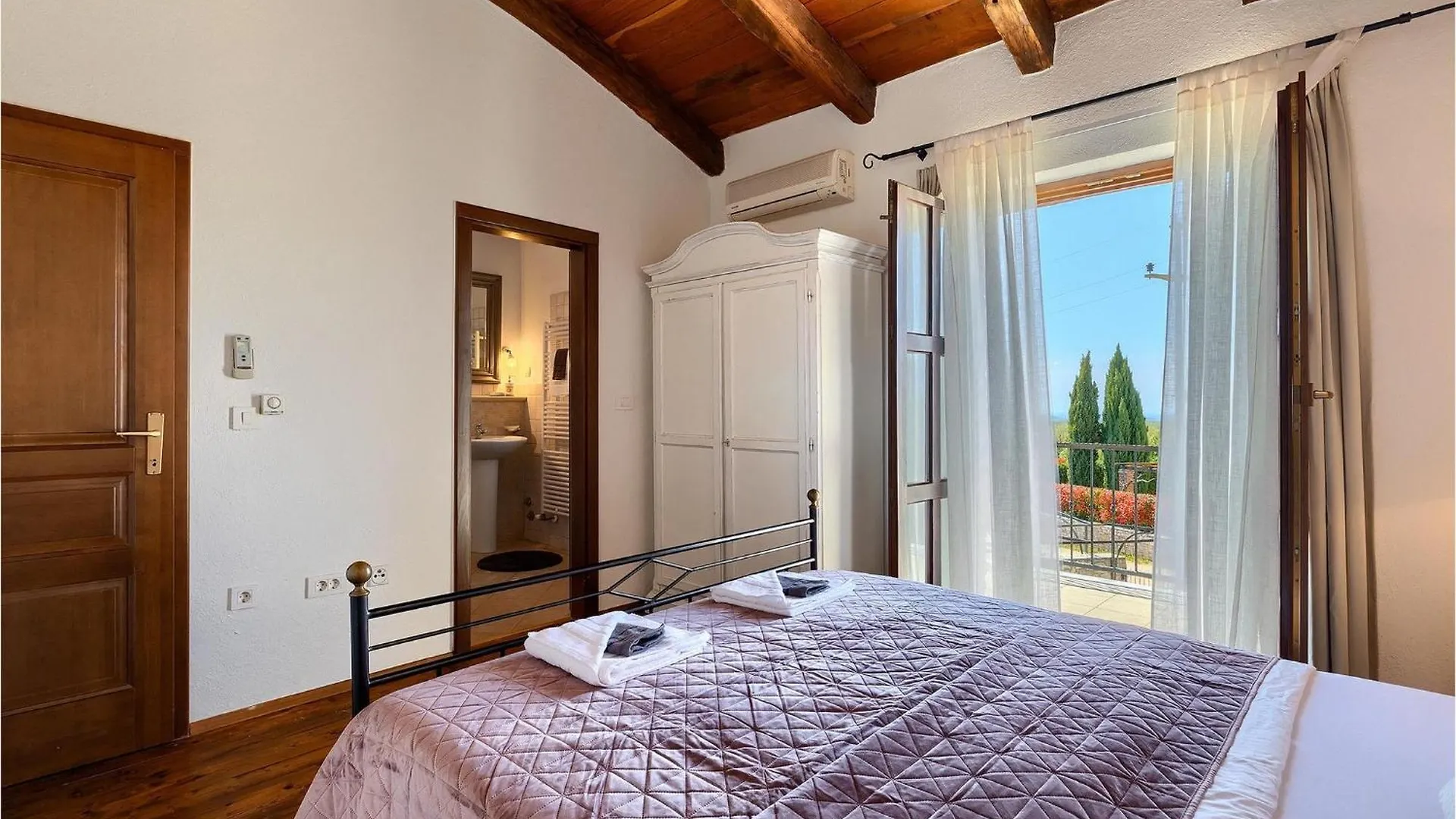 Villa Campanula Barat  Holiday home